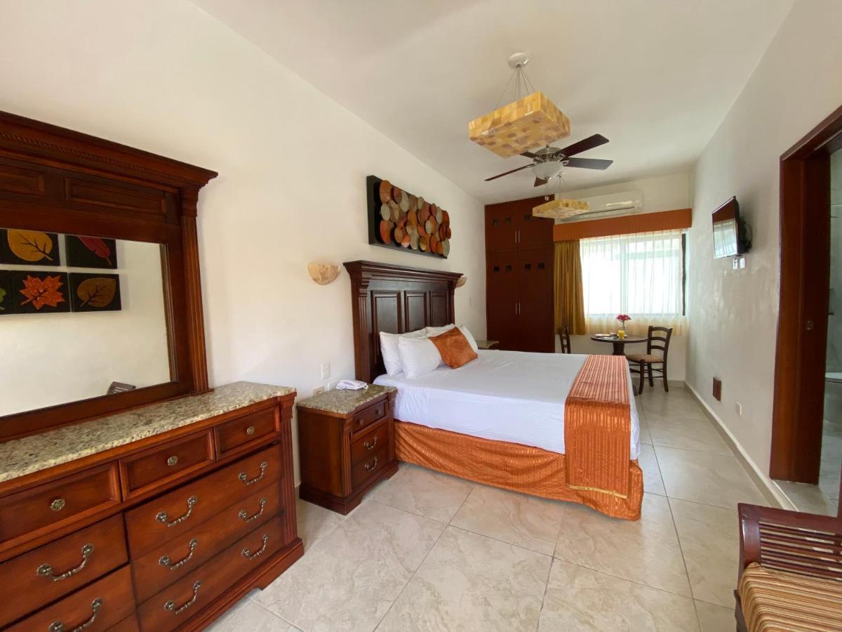 Hotel Las Golondrinas Playa del Carmen Exterior photo