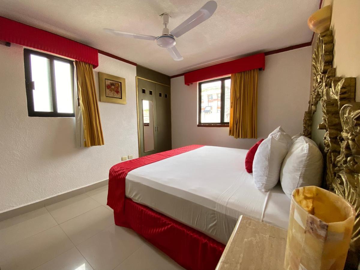 Hotel Las Golondrinas Playa del Carmen Exterior photo