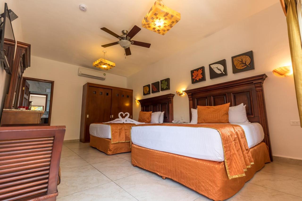 Hotel Las Golondrinas Playa del Carmen Exterior photo